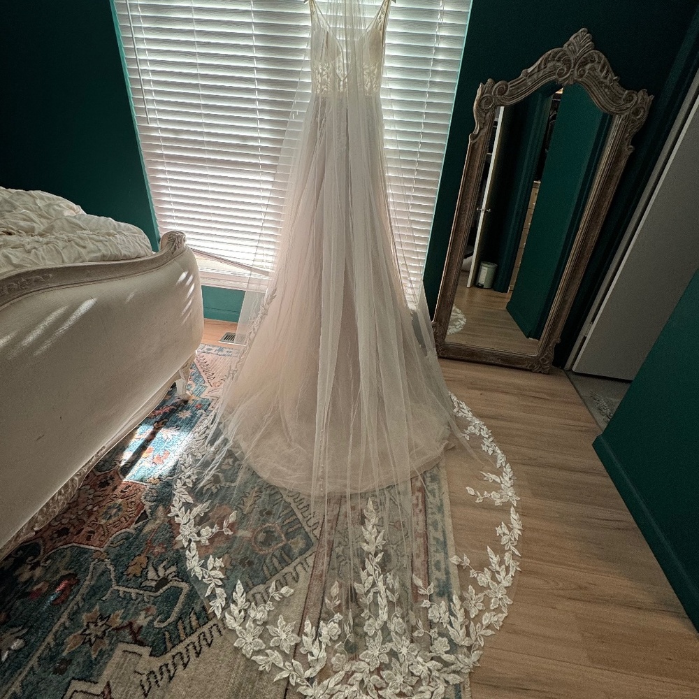 Dreams by Eddy K Suri Wedding Dress & Catherdral Veil Size 14